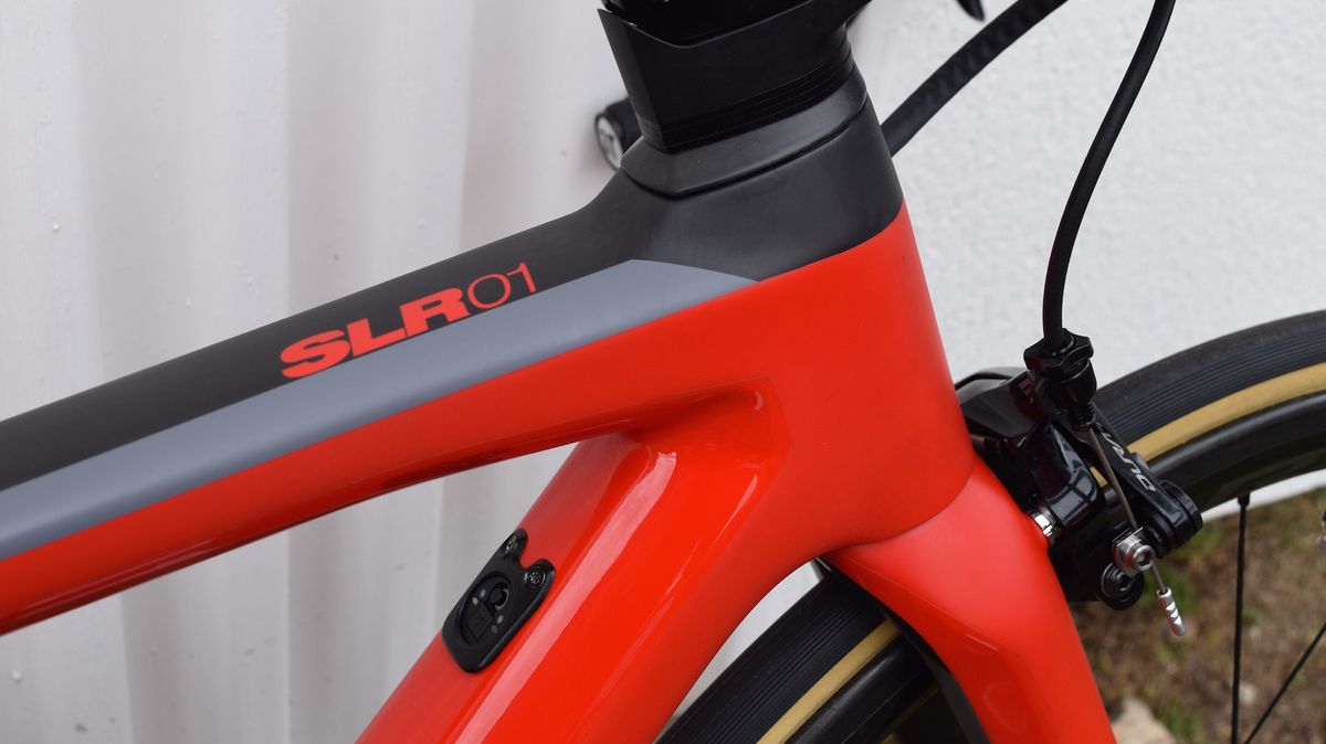 The head tube cluster of the BMC