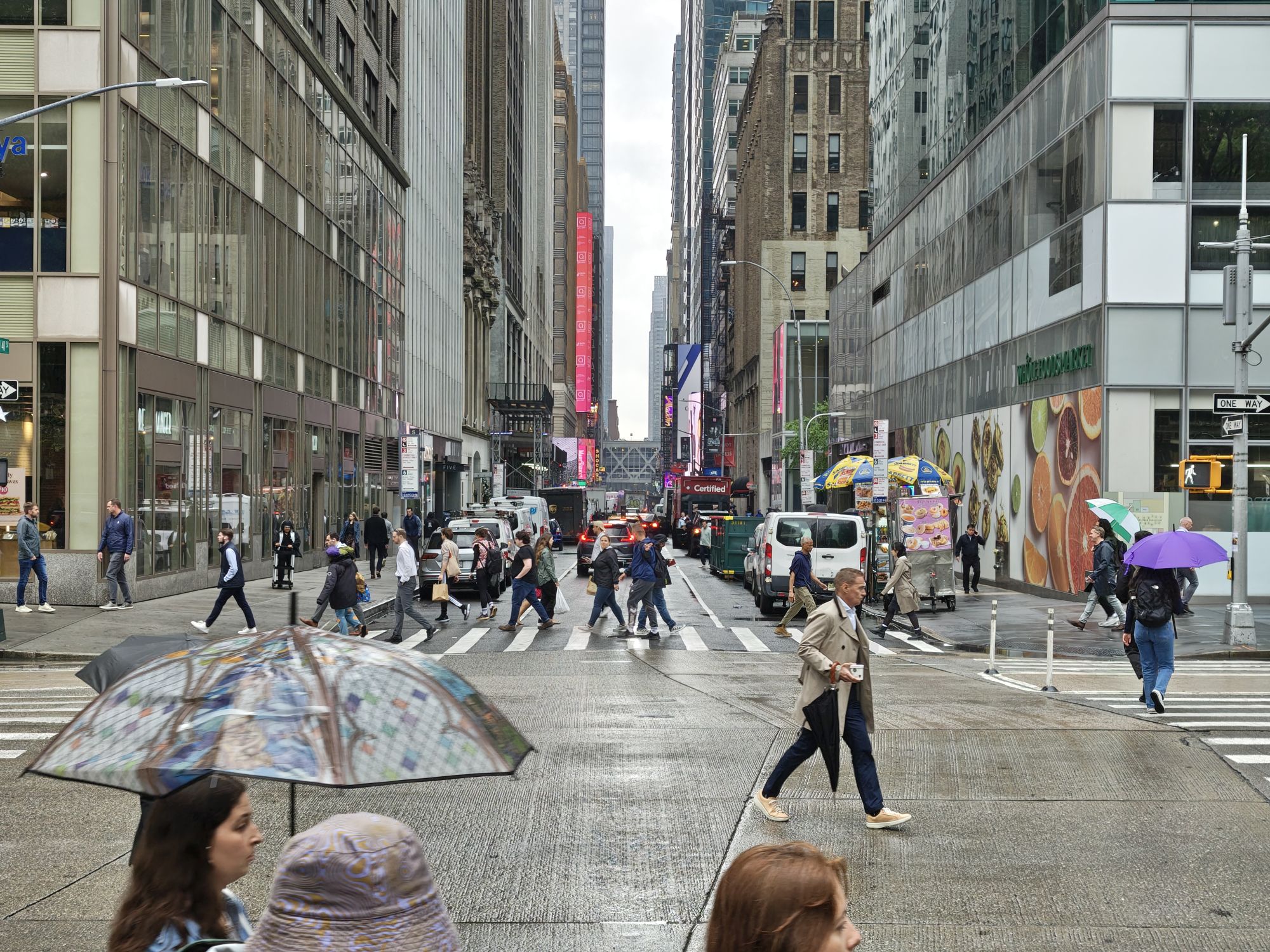 Motorola Razr Ultra 2025 daytime sample.