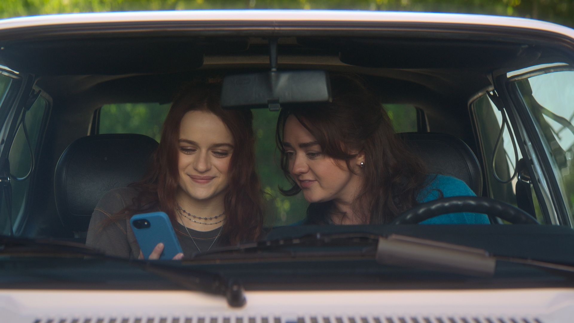 Joey King and Maisie Williams in Practical Magic 2