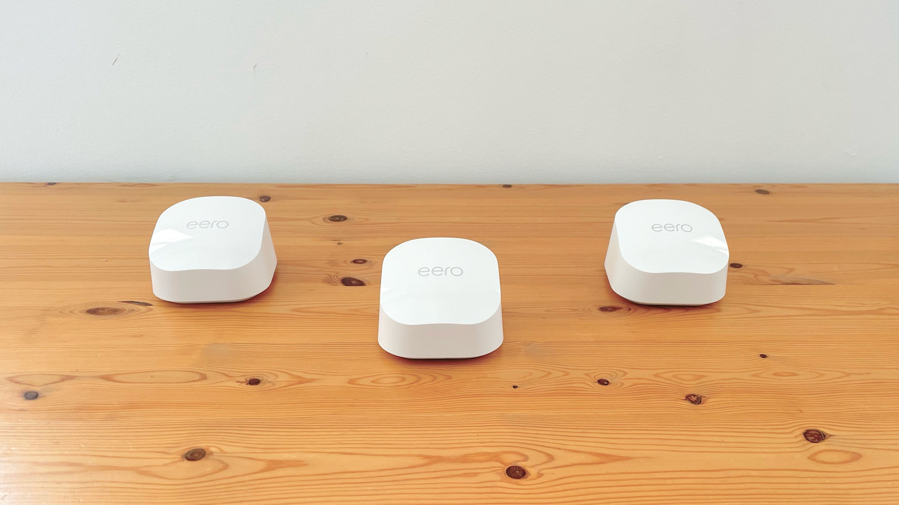 eero 6+ Dual-band mesh Wi-Fi 6 router/extender at Crutchfield