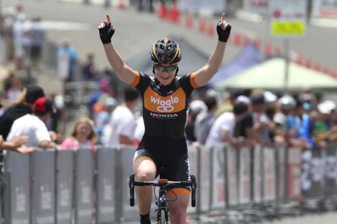 Lauren Kitchen (Wiggle-Honda) takes the win
