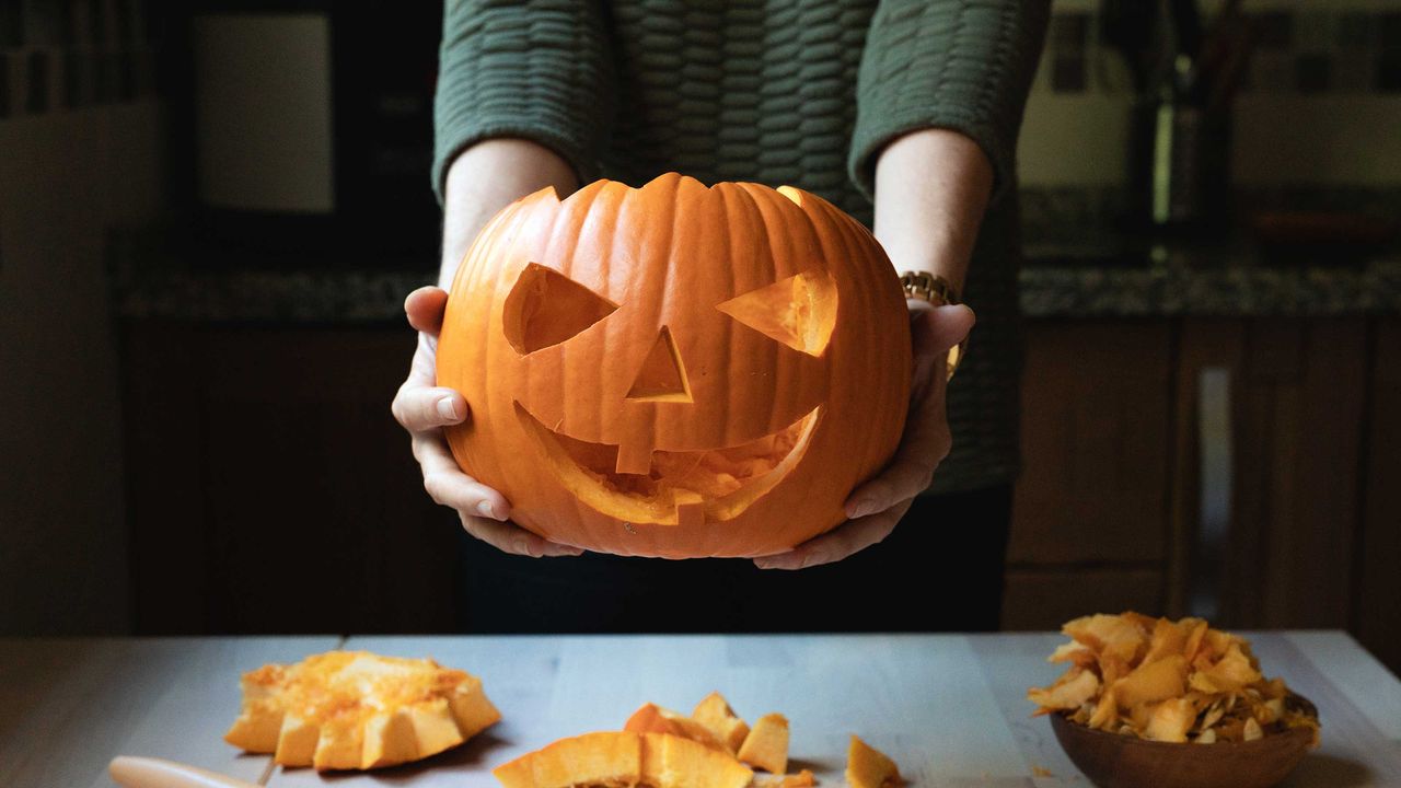 how to carve a pumpkin for halloween