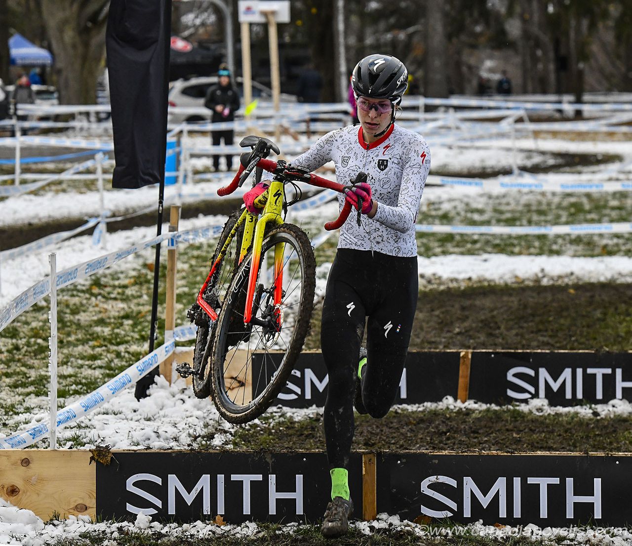 Maghalie Rochette (CX Fever pb Specialized) on the barriers