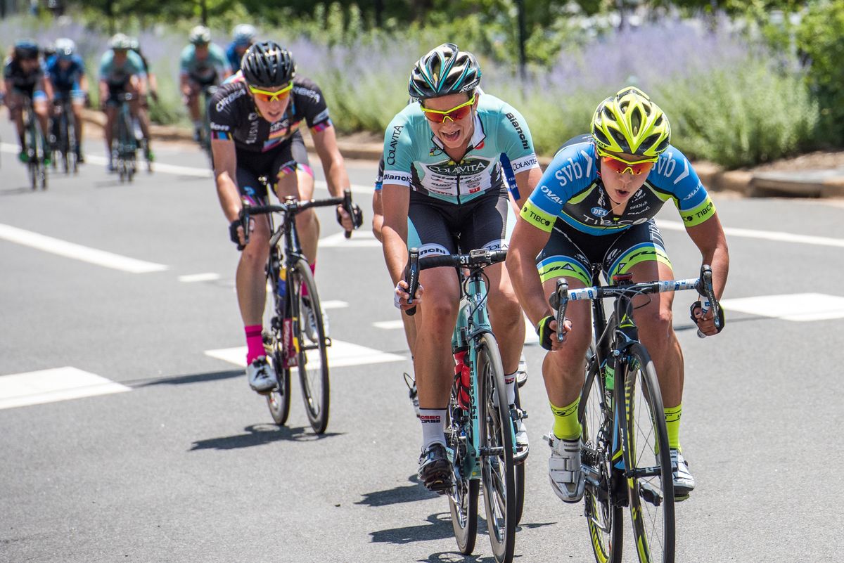 Brianna Walle (TIBCO) tries to cause a split in the field