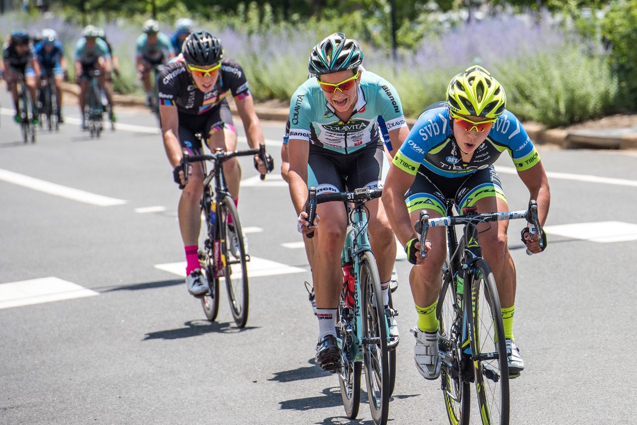 Brianna Walle (TIBCO) tries to cause a split in the field