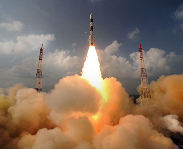 India&#039;s first mission to Mars, the Mars Orbiter Mission, launches the Mangalyaan orbiter toward the Red Planet atop a Polar Satellite Launch Vehicle on Nov. 5, 2013 from the Indian Space Research Organisation&#039;s Satish Dhawan Space Centre in Sriharikota.