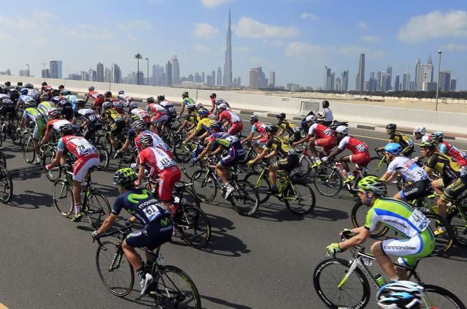 The peloton roll out at the Dubai Tour