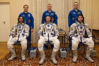 Expedition 31 Crew Suited Up