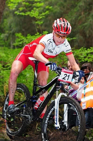 Anna Szafroniec (JBG-2) descends.
