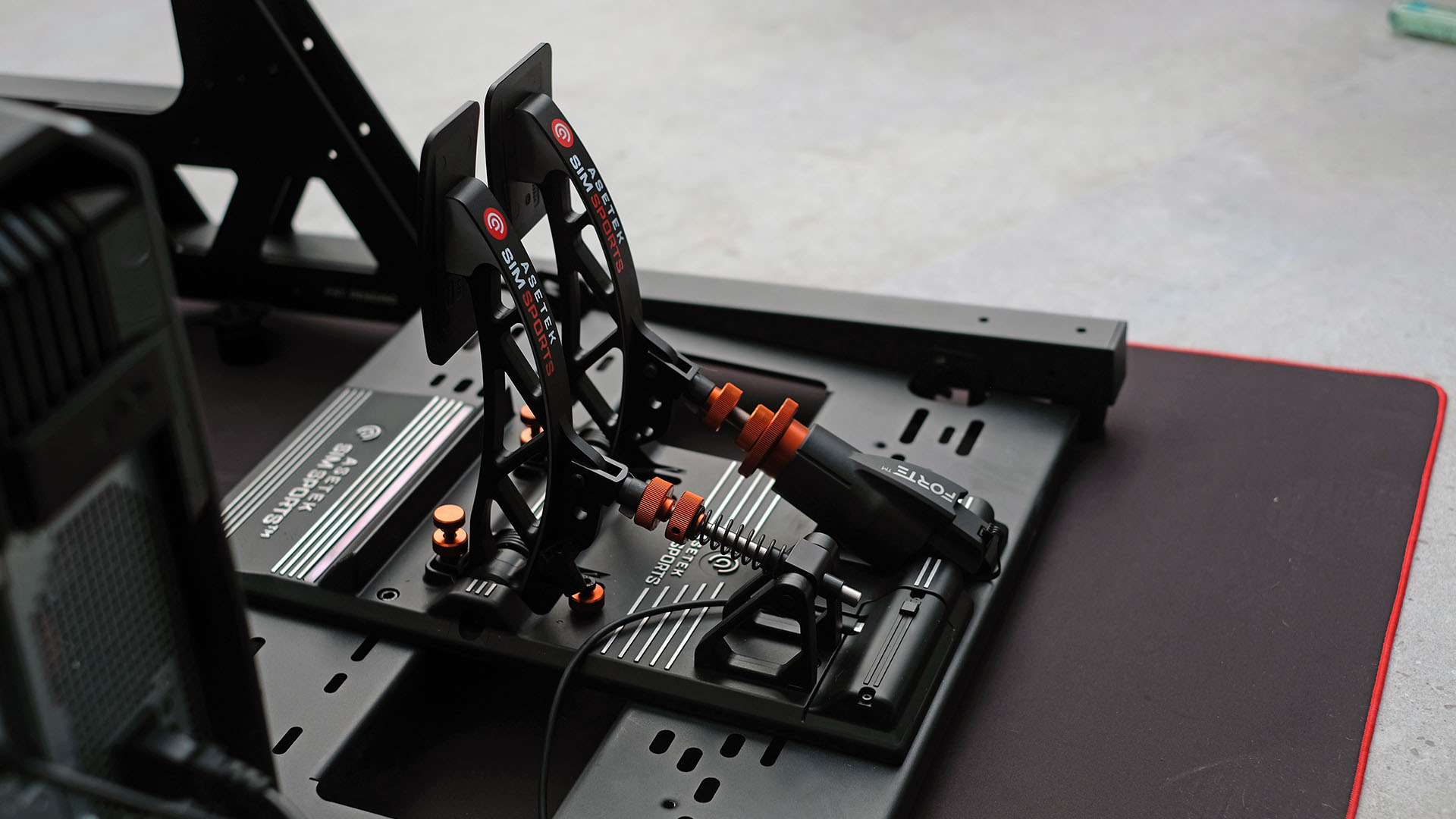 Asetek racing wheel