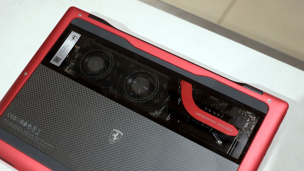 HP Limited Edition Scuderia Ferrari PC