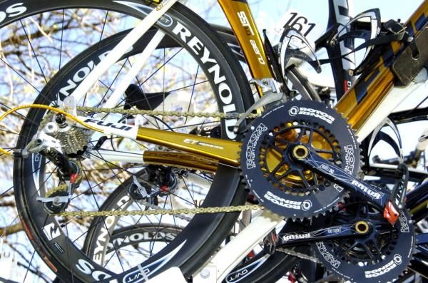 Even the chain on Manuel Cardoso's Fuji SST1.0 Aero matched the overall paint scheme.