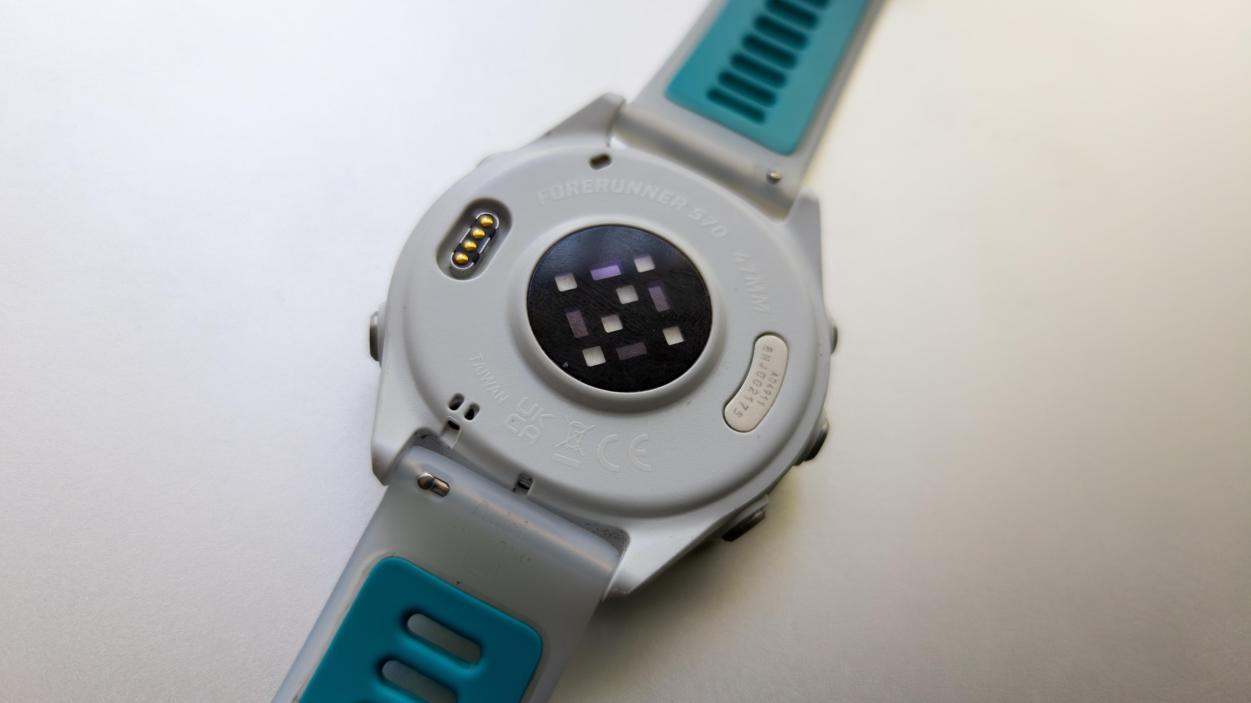 Garmin Forerunner 570 Elevate sensor on the bottom