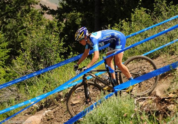 Georgia Gould (Luna Pro Team) descends the rock garden