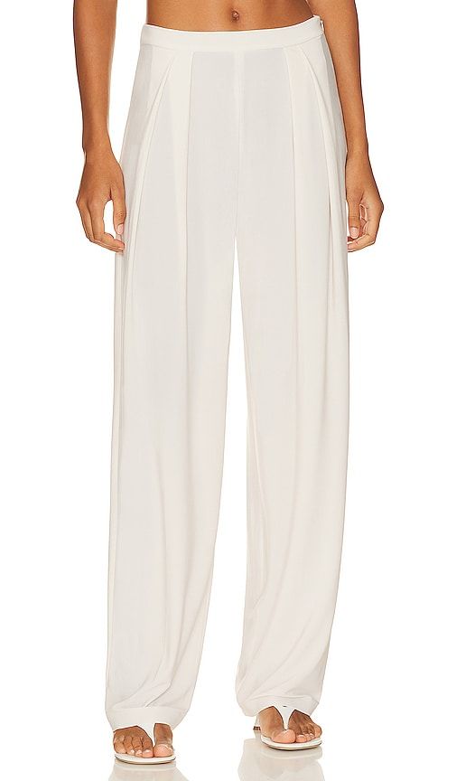 Tapered Pleated Trouser
