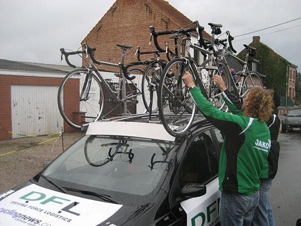 Team manager Eric Vanderaerden