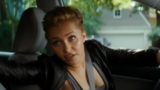 Hayden Panettiere in a car in Scream 4.