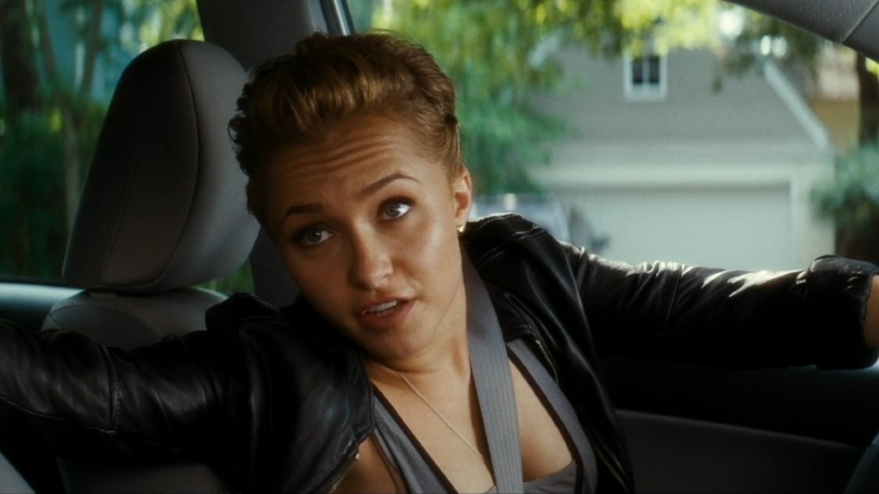 Hayden Panettiere in a car in Scream 4.