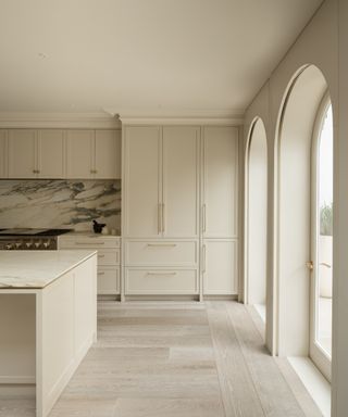 Remodelling a kitchen Arches in a modern cream kitchen