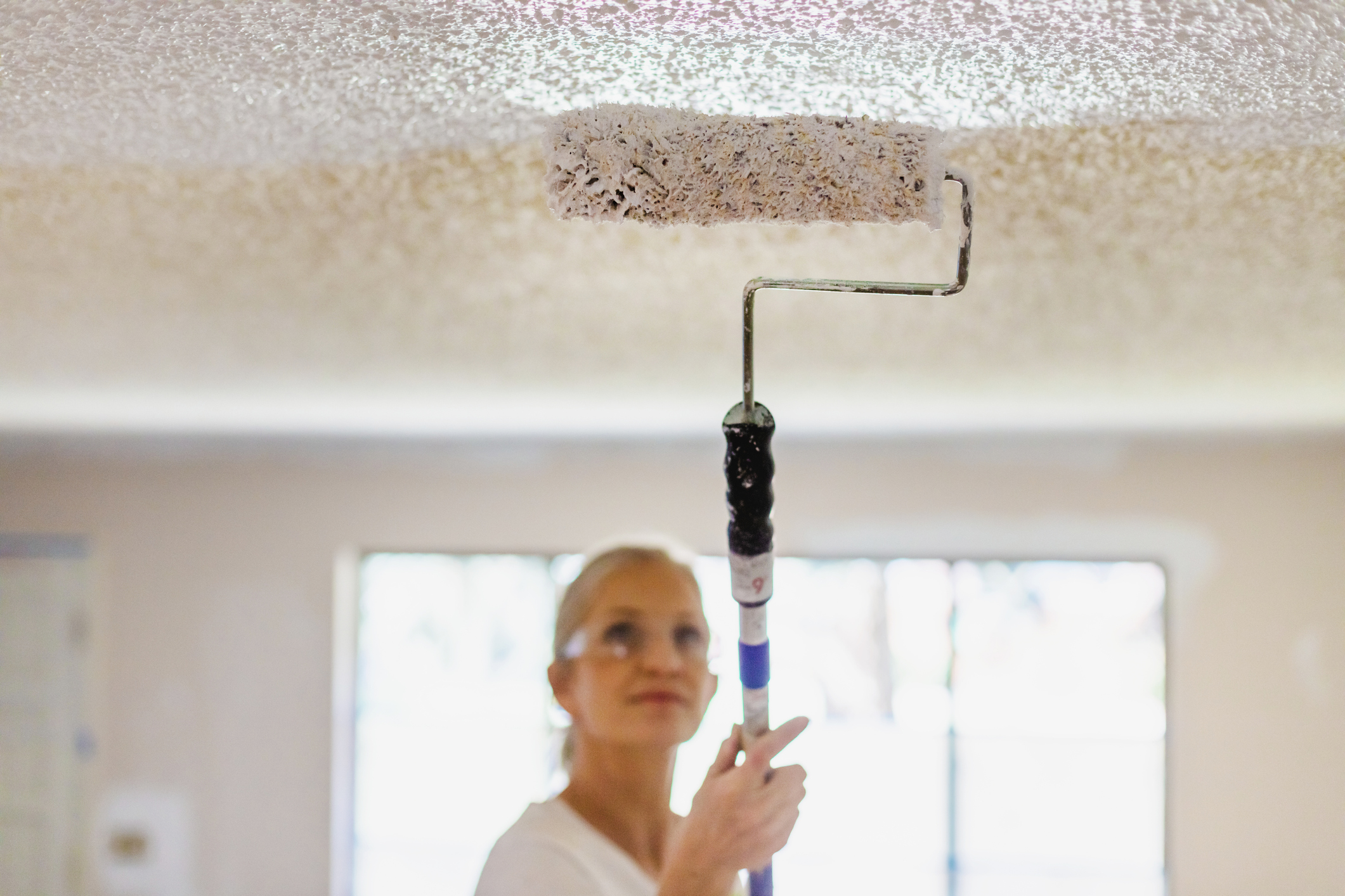 How to Paint a Textured Ceiling and get Perfect Results