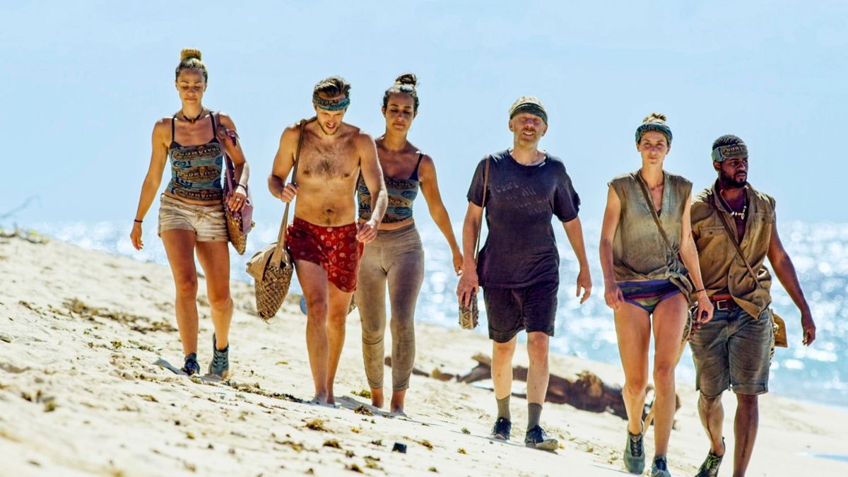 Survivor David vs Goliath cast walking on beach