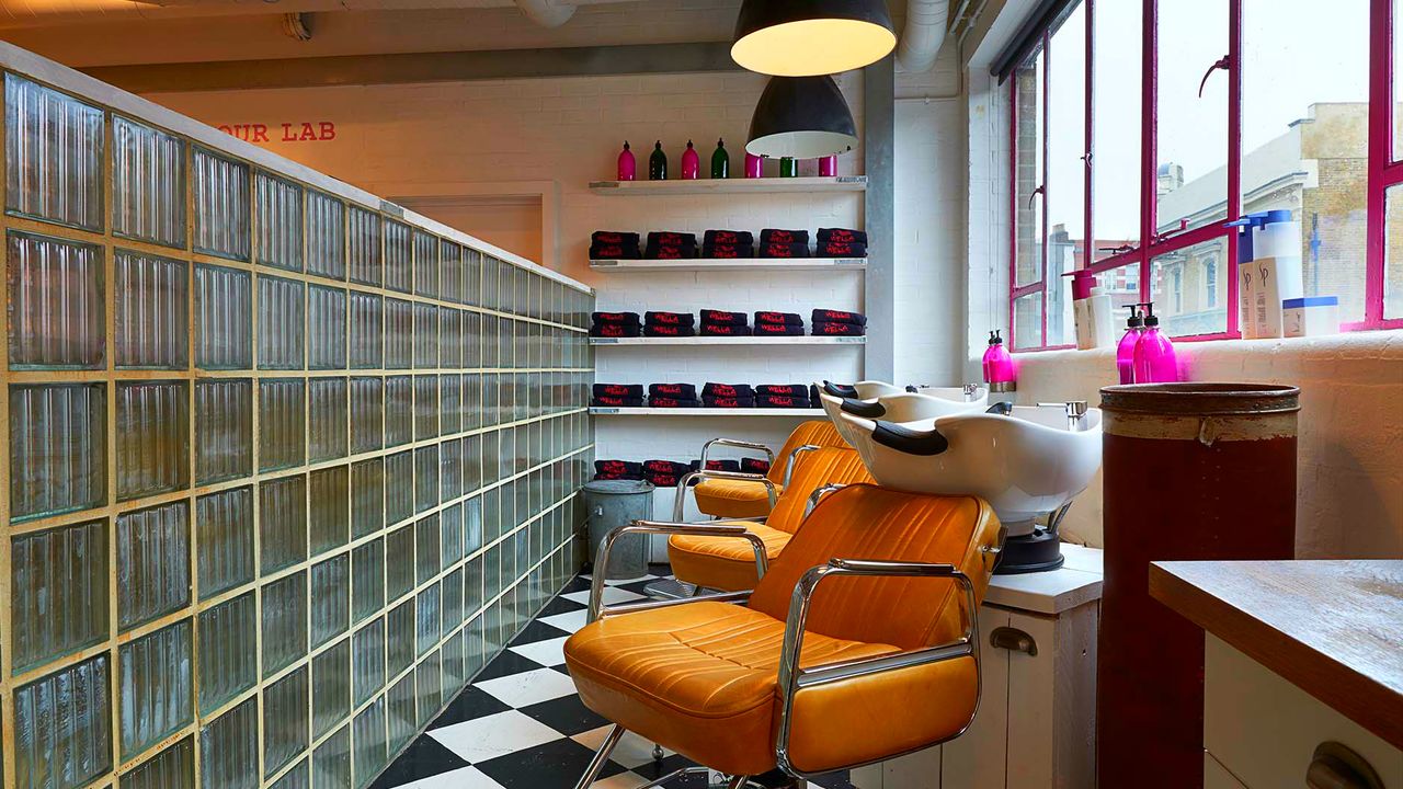 Nail Bar