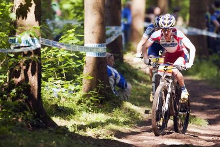 Catharine Pendrel leads Luna teammate Georgia Gould at the Offenburg World Cup.