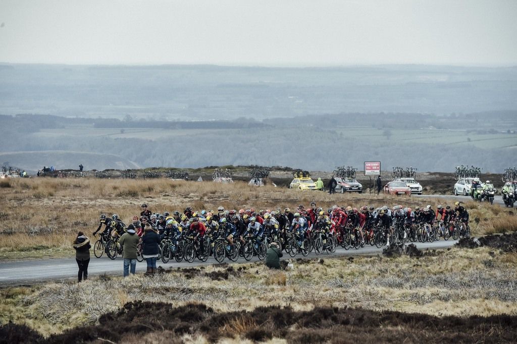 The peloton in chase of the peloton mid-stage