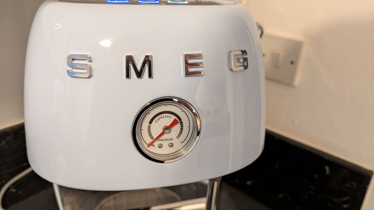 Smeg Espresso &amp; Cold Brew Machine ECF03