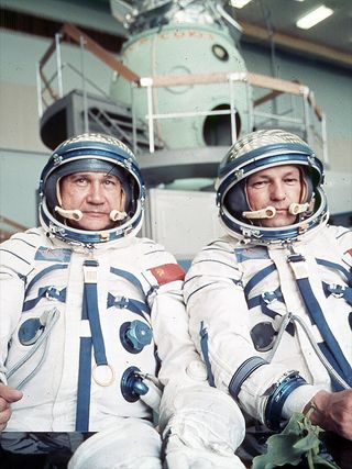 Anatoly Filipchenko (left) and Nikolai Rukavishnikov train for Soyuz 16, a rehearsal for the Apollo-Soyuz Test Project.
