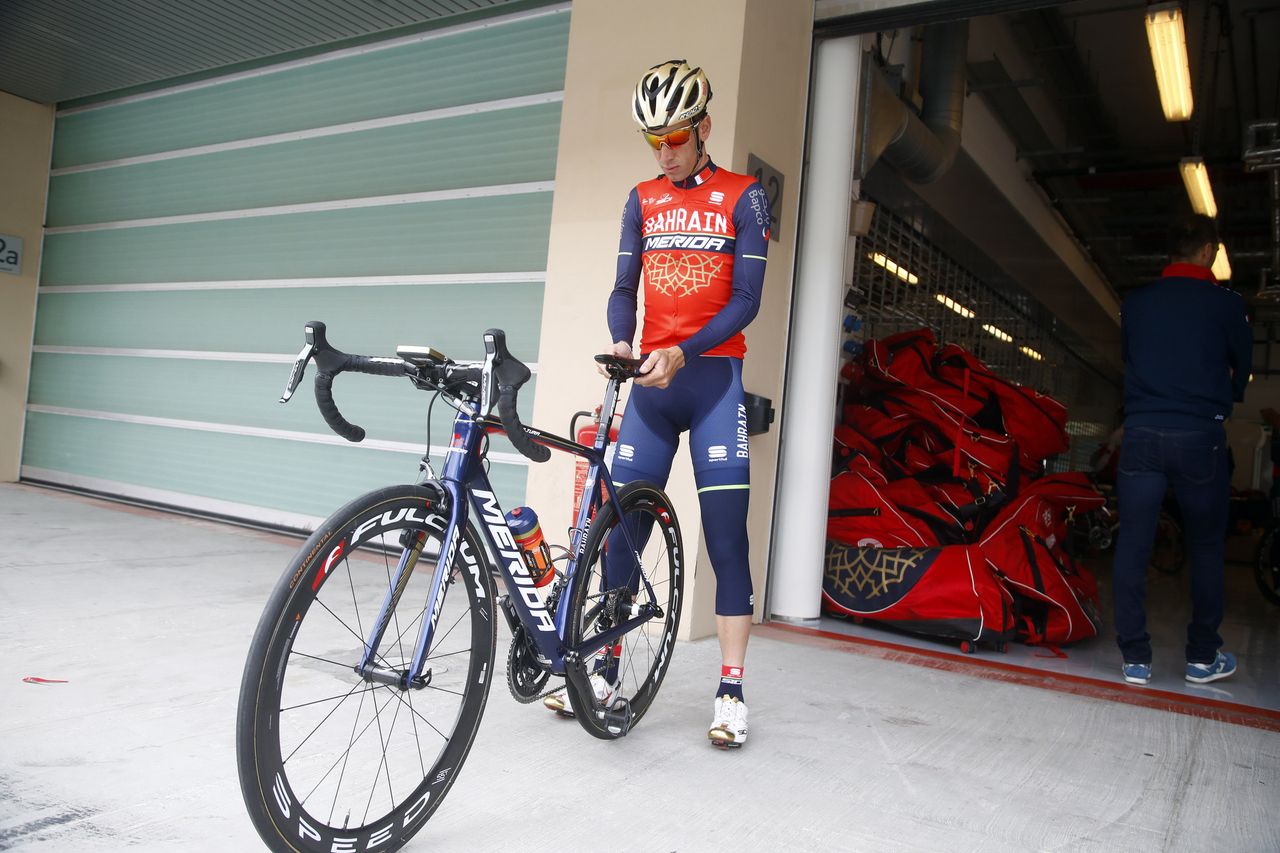 Vincenzo Nibali fine-tuning his setup for an Abu Dhabi training ride