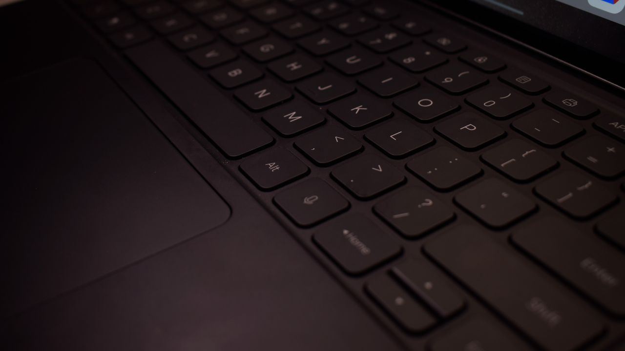 The Honor MagicPad 3 on a desk