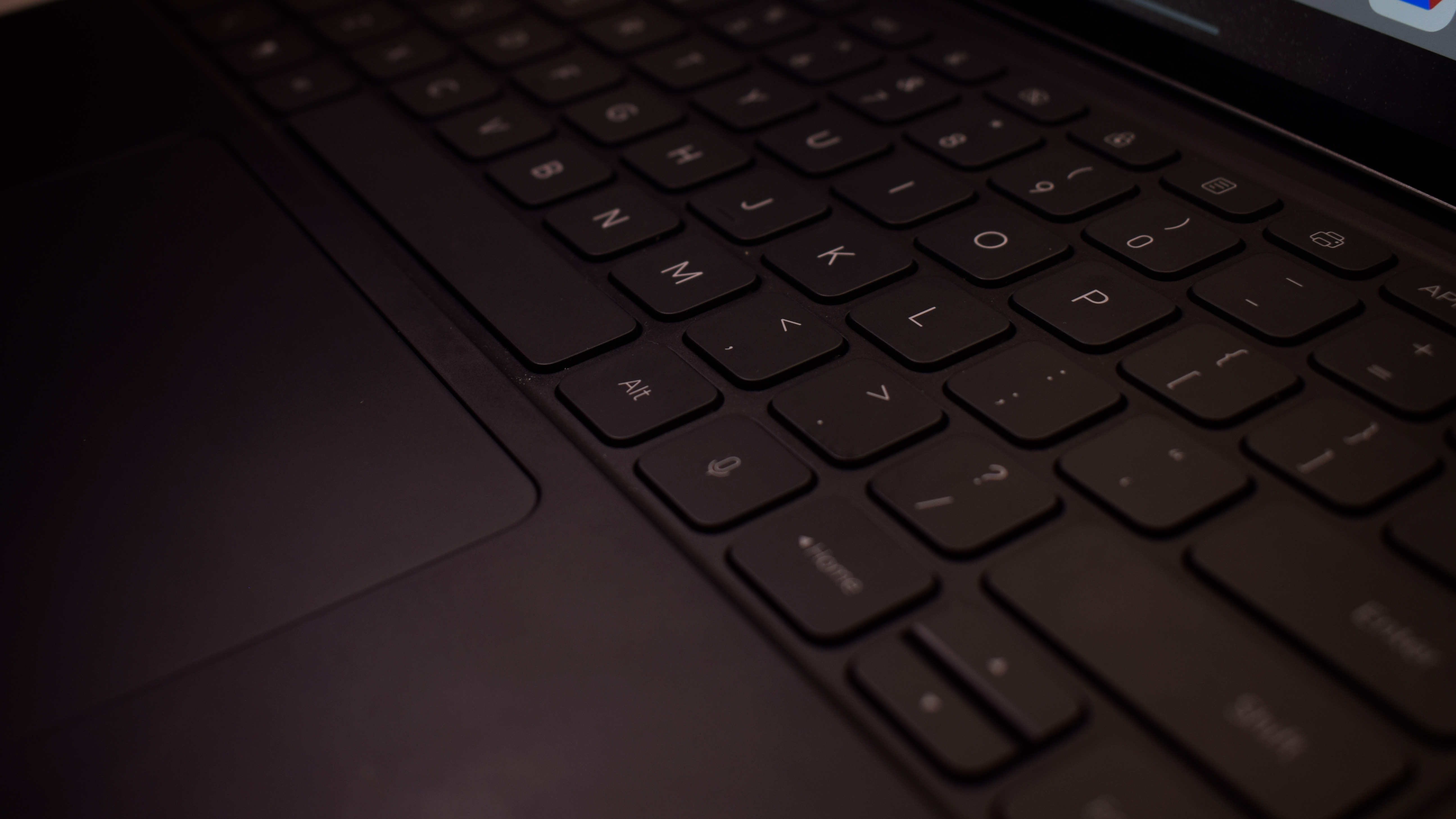 The Honor MagicPad 3 on a desk