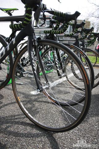 GreenEdge bikes were fitted with traditional box-section aluminum tubular wheels almost across the board the day before Paris-Roubaix.