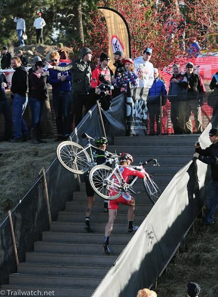 Nicole Duke (Cannondale) and Teal Stetson-Lee (California Giant Berry) battling for second place