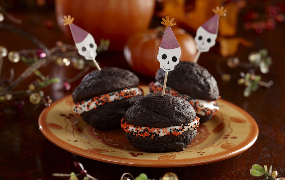 These delicious chocolate whoopie pies have been given a spooky twist for Halloween