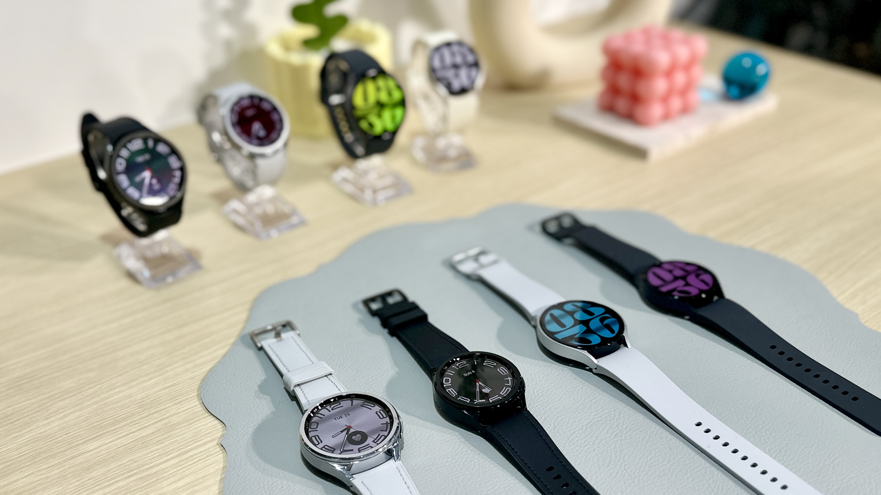Galaxy Watch 6 devices on display