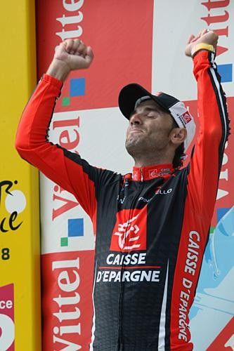 Valverde laps up the applause on the podium.
