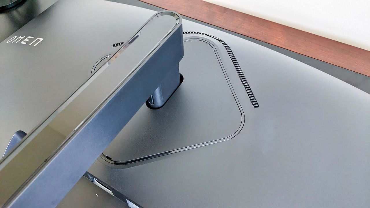 HP OMEN 34c stand connection area.