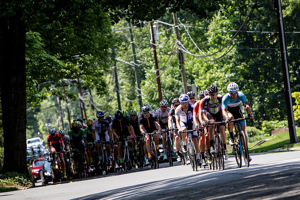 The peloton seemed content to not chase for several lap