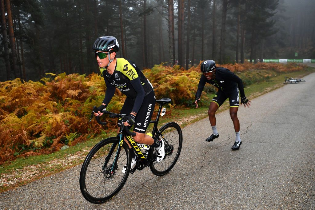 VINUESA SPAIN OCTOBER 22 Johan Esteban Chaves Rubio of Colombia and Team Mitchelton Scott Tsgabu Gebremaryam Grmay of Ethiopia and Team Mitchelton Scott Mechanical Problem during the 75th Tour of Spain 2020 Stage 3 a 1661km stage from Lodosa to La Laguna Negra Vinuesa 1735m lavuelta LaVuelta20 La Vuelta on October 22 2020 in Vinuesa Spain Photo by Justin SetterfieldGetty Images