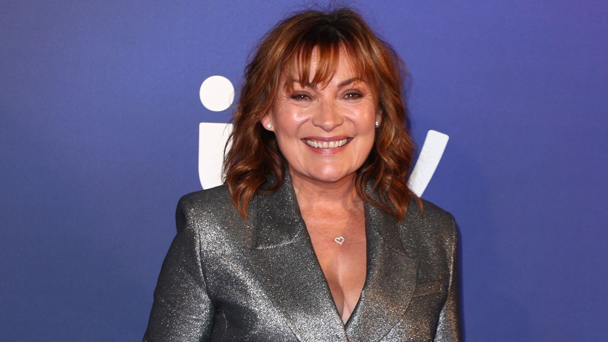 La robe en faux cuir Green de Lorraine Kelly est une tenue énervée mais chic qui est inférieure à 60 £