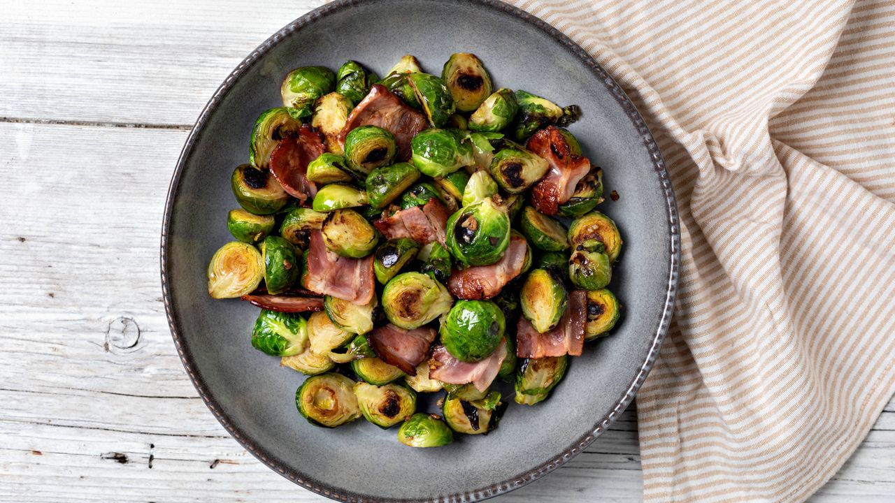 Gordon Ramsay&#039;s Brussels sprouts with pancetta