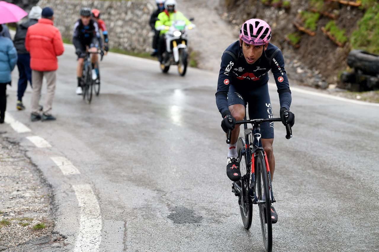 Egan Bernal attacks on the 2021 Giro d&#039;Italia stage 16