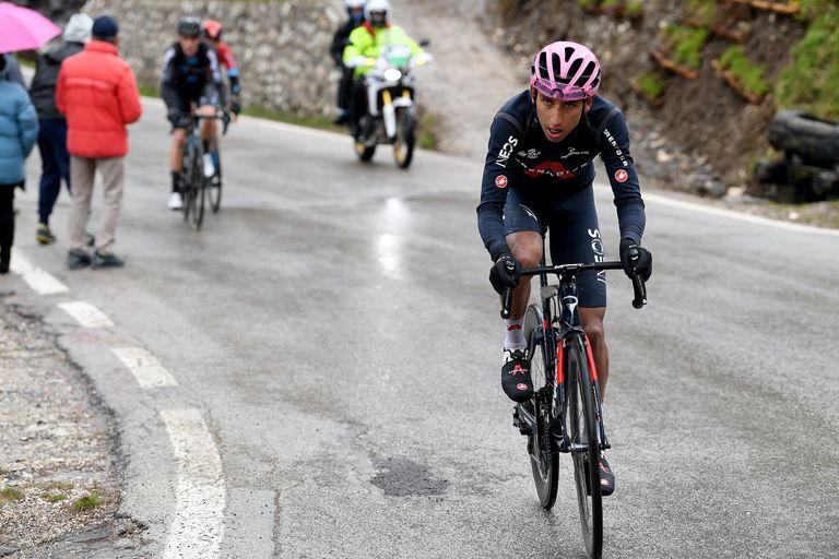 Egan Bernal attacks on the 2021 Giro d'Italia stage 16