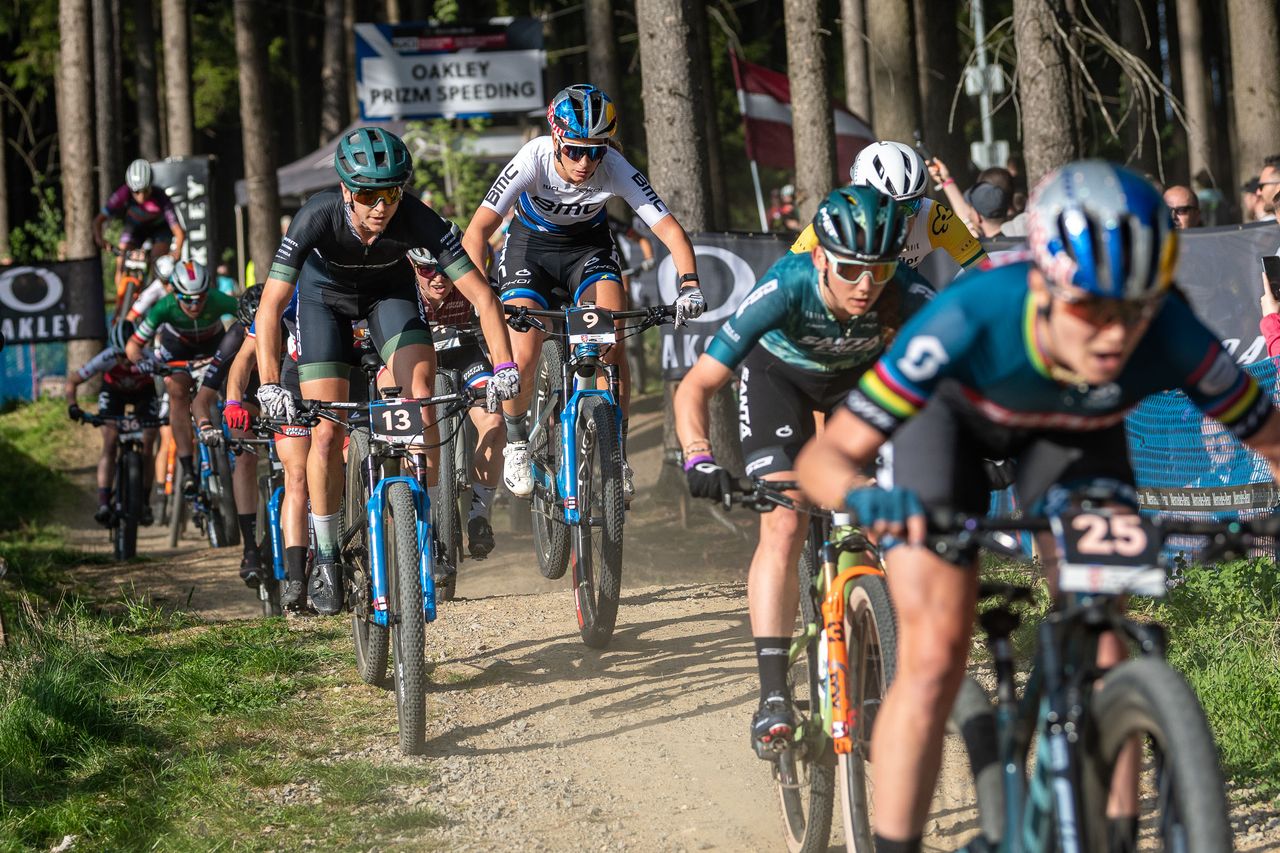 Gwendalyn Gibson (Norco Factory Team) and Pauline Ferrand Prvot (BMC MTB Racing)