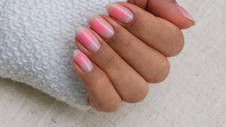 Nail trends 2023 - airbrush effect nails in pink