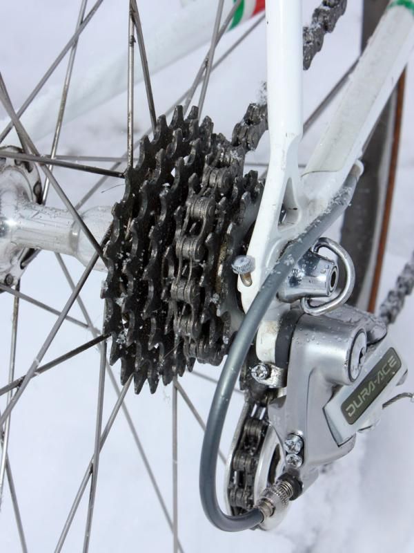 Andy Hampsten's (7-Eleven) custom-built 'Huffy' wear a seven-speed cassette today but wore a prototype eight-speed one during the '88 Giro.