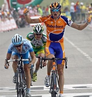 Denis Menchov (Rabobank) wins the stage on Pla-de-Beret