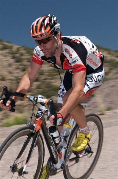 Tim Johnson (OUCH-Maxxis) comes down the climb